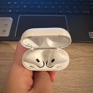 AirPods